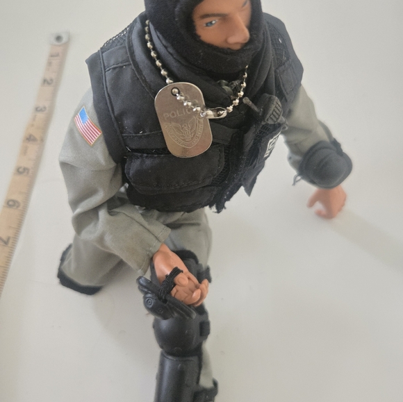 SWAT ACTION FIGURE - Picture 2 of 7